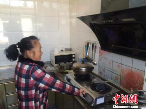 圖為居民用燃?xì)庠钭鲲垺！±钔ヒ?攝