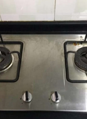 燃?xì)庠羁偸浅觥包S火”？清理火眼或撥動灶底的小鐵片，火力一下變正常